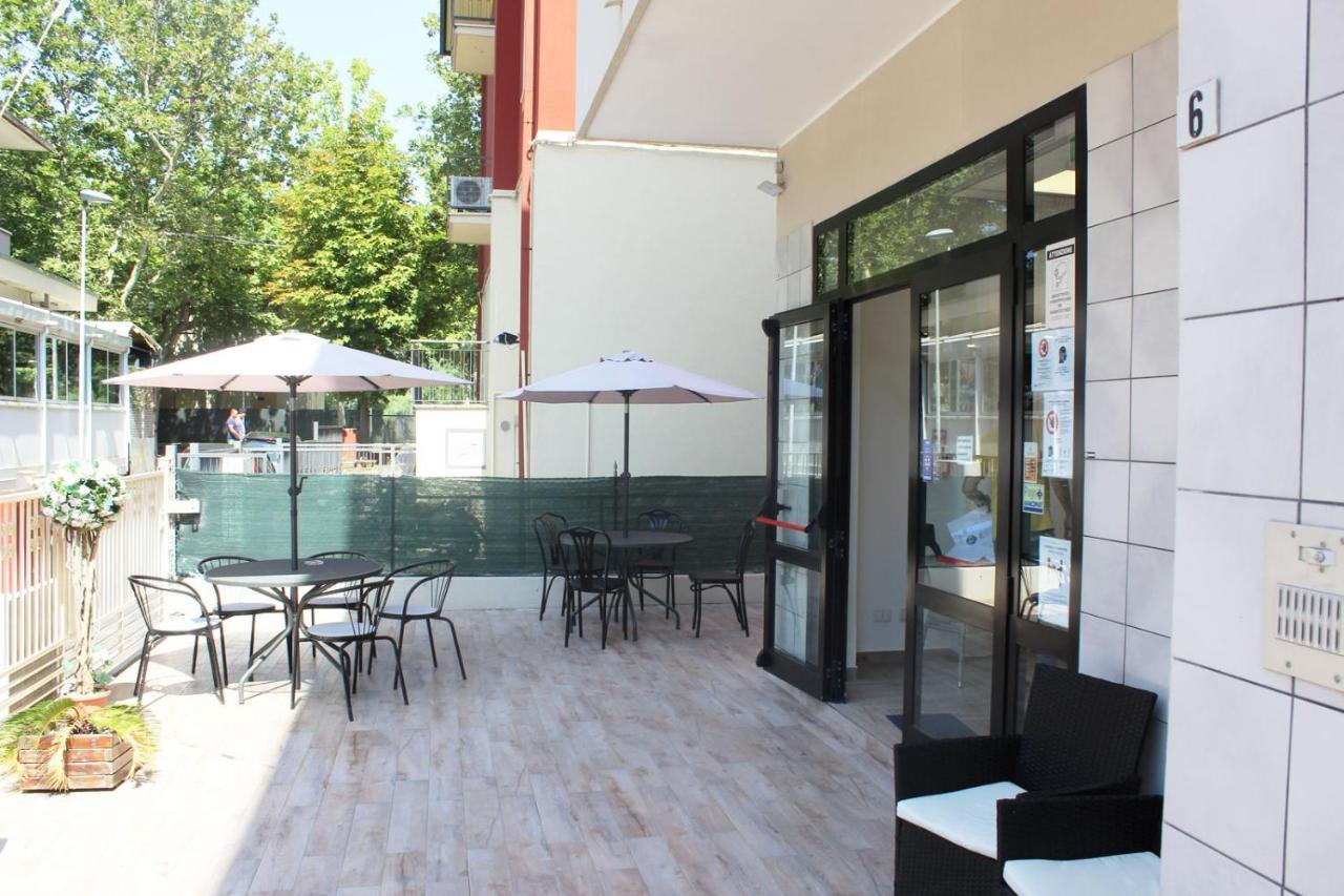 Hotel Luna Rimini Exterior photo