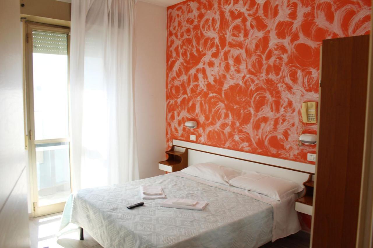Hotel Luna Rimini Exterior photo