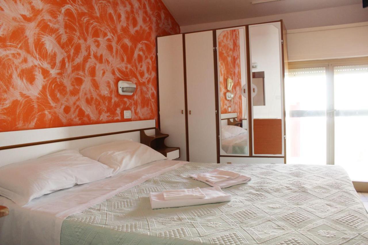 Hotel Luna Rimini Exterior photo