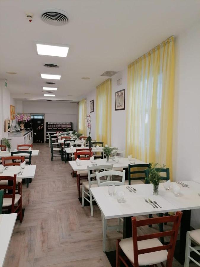 Hotel Luna Rimini Exterior photo