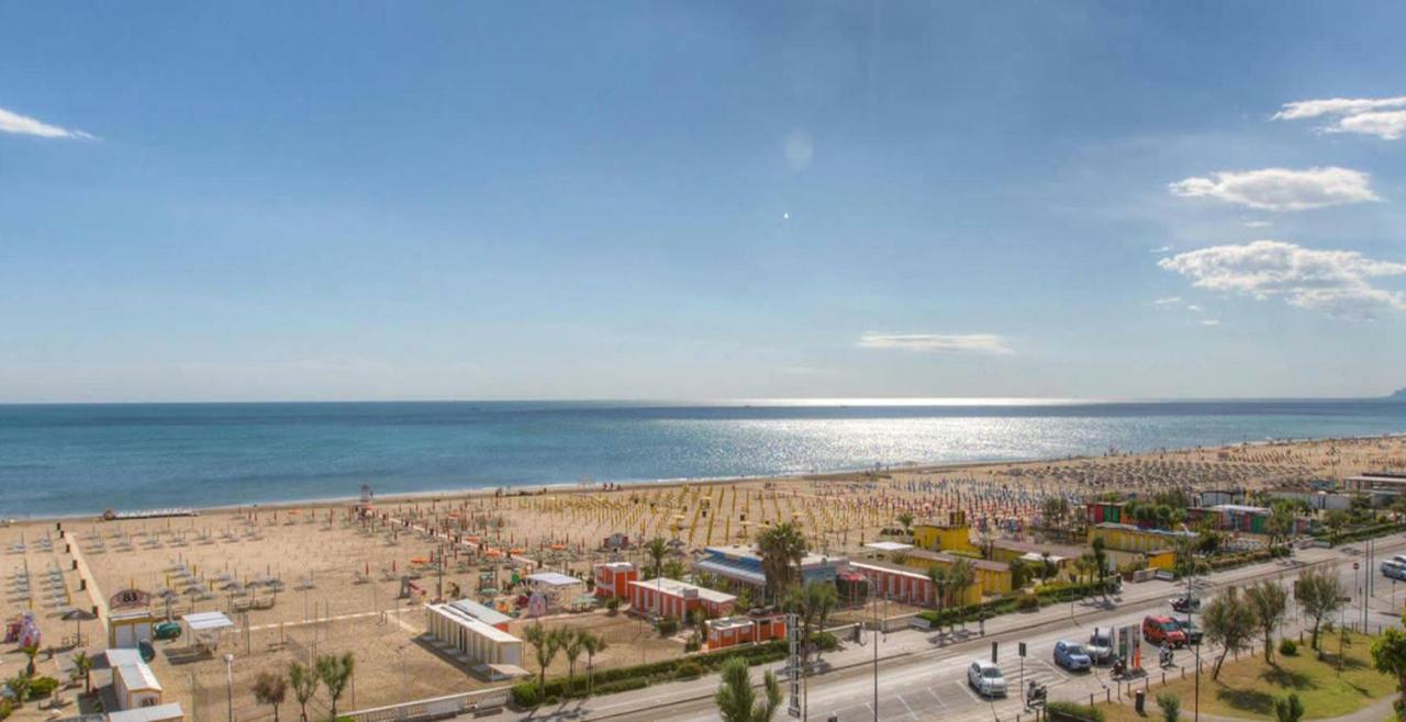 Hotel Luna Rimini Exterior photo